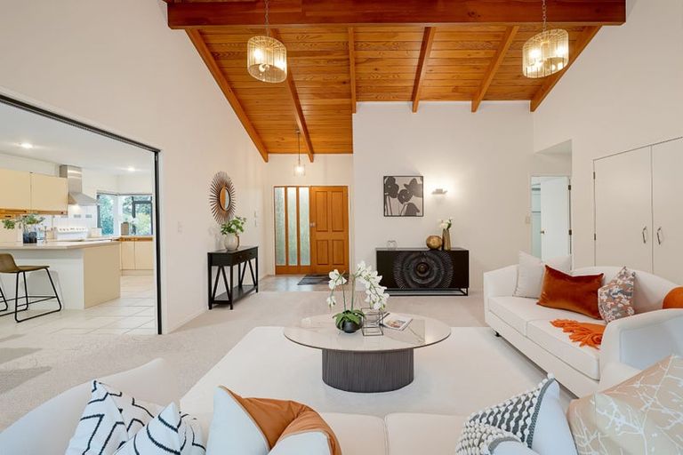 Photo of property in 4 Rhinevale Close, Henderson, Auckland, 0612