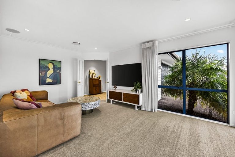 Photo of property in 36 Kath Hopper Drive, Orewa, 0931