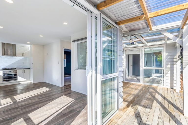 Photo of property in 8 Sauterne Road, Kumeu, 0810