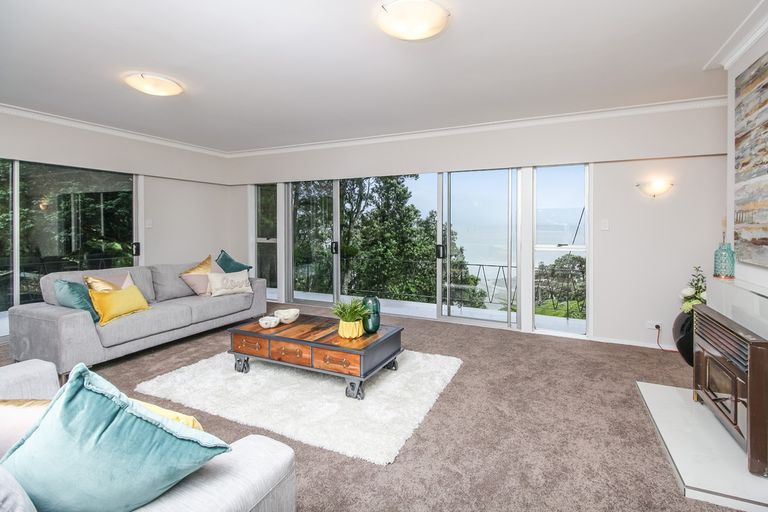 Photo of property in 124 Otitori Bay Road, Titirangi, Auckland, 0604