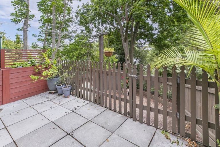 Photo of property in 2/37 Glamorgan Drive, Torbay, Auckland, 0630