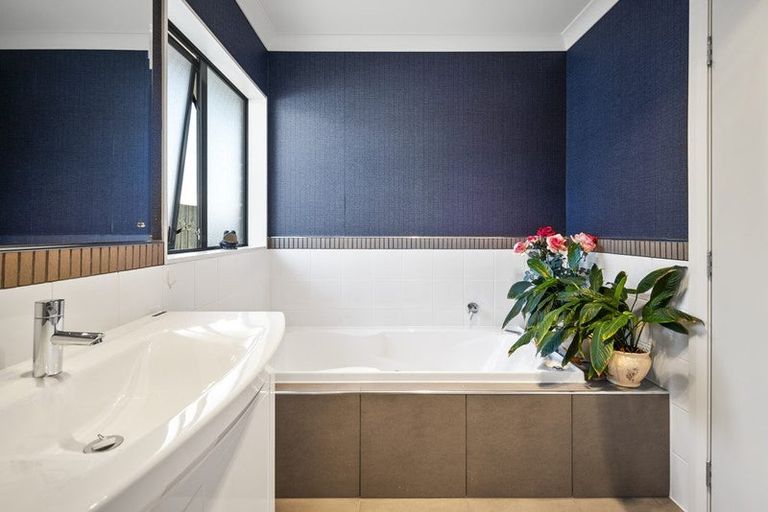 Photo of property in 27a Knowles Street, Terrace End, Palmerston North, 4410