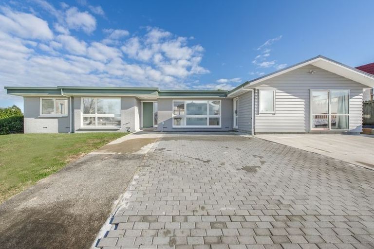 Photo of property in 2 Vanbrugh Place, Bucklands Beach, Auckland, 2014