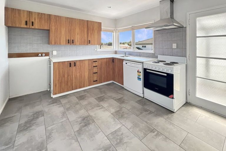 Photo of property in 1/111 Shakespeare Road, Milford, Auckland, 0620