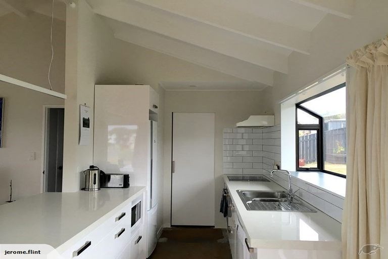 Photo of property in 17 Cobar Close, Maupuia, Wellington, 6022