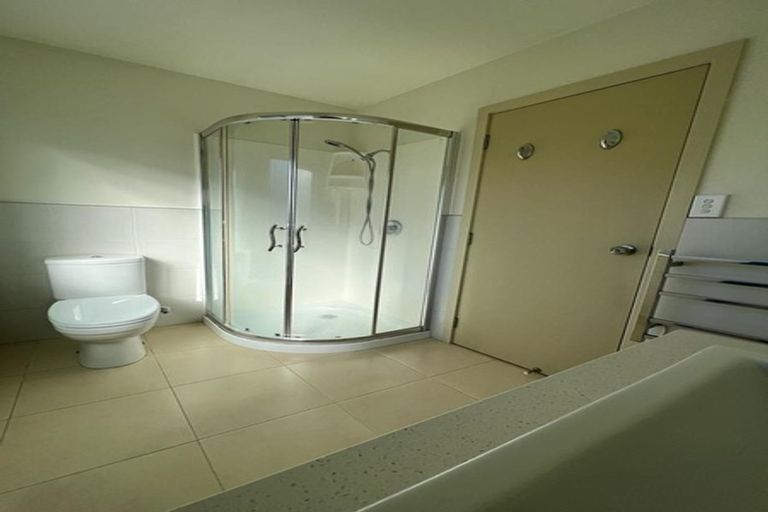 Photo of property in 6a Becroft Drive, Forrest Hill, Auckland, 0620