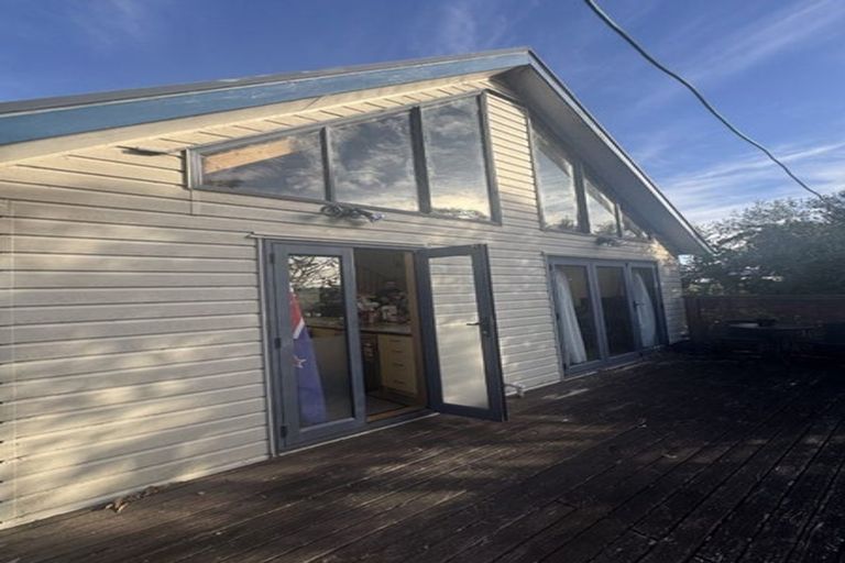 Photo of property in 55 Taioma Crescent, Te Atatu Peninsula, Auckland, 0610