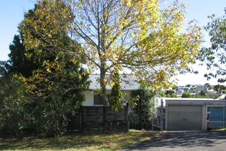 Photo of property in 6 Edgware Road, West Harbour, Auckland, 0618