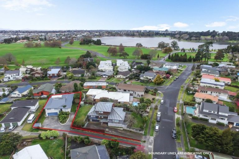 Photo of property in 18 Gilbass Avenue, Hamilton Lake, Hamilton, 3204