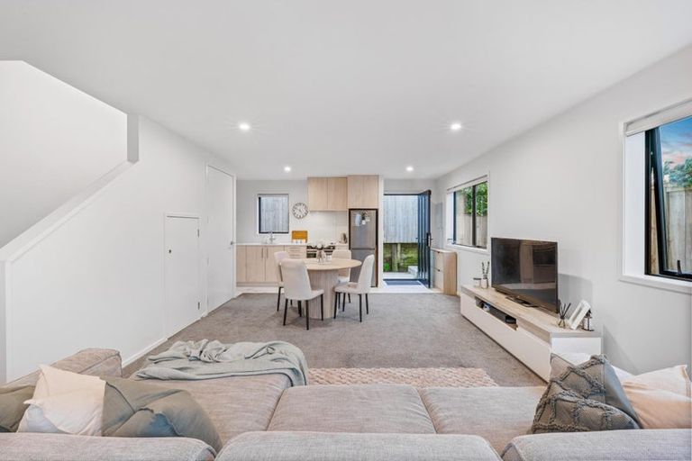 Photo of property in 52f Vodanovich Road, Te Atatu South, Auckland, 0610