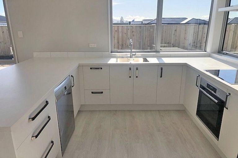 Photo of property in 4 Grey View Grove, Rangiora, 7400