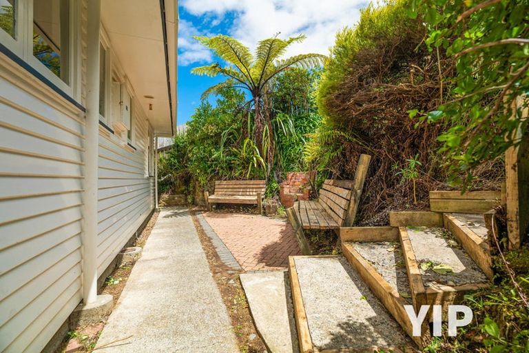 Photo of property in 10 Stella Grove, Newlands, Wellington, 6037