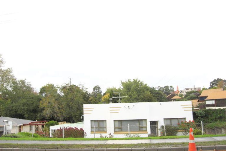 Photo of property in 15 Glenfern Road, Mellons Bay, Auckland, 2014