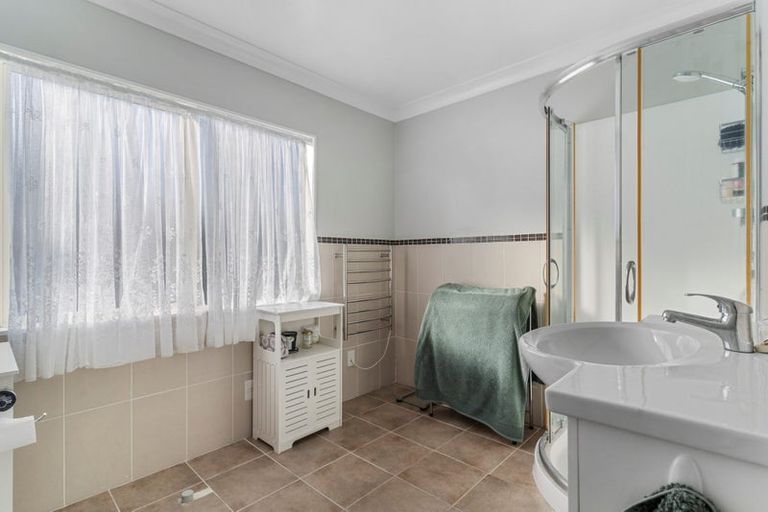 Photo of property in 8a Grassways Avenue, Pakuranga, Auckland, 2010