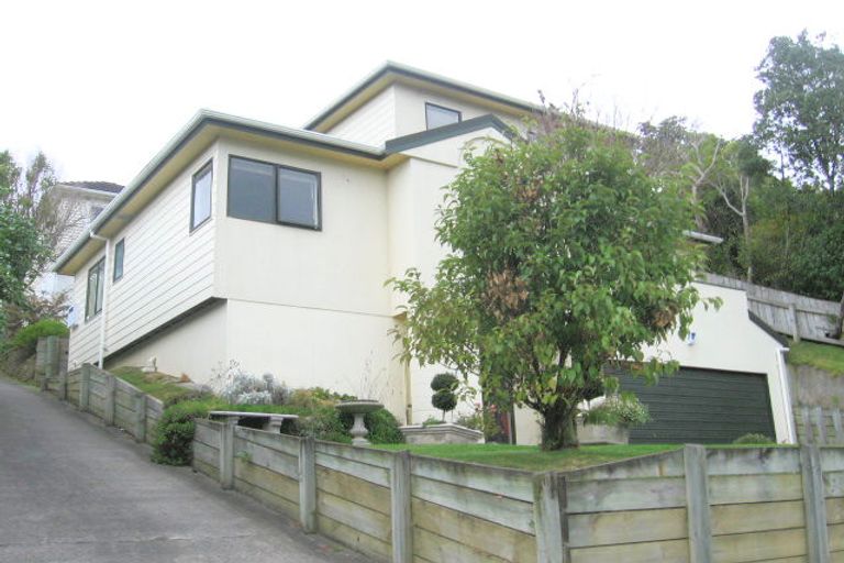 Photo of property in 9b Lincoln Avenue, Tawa, Wellington, 5028