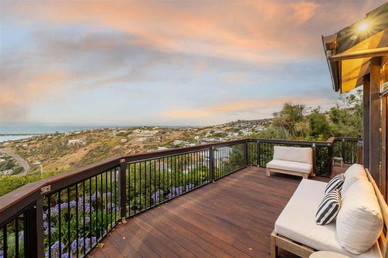 Photo of property in 14 Highbank Lane, Mount Pleasant, Christchurch, 8081