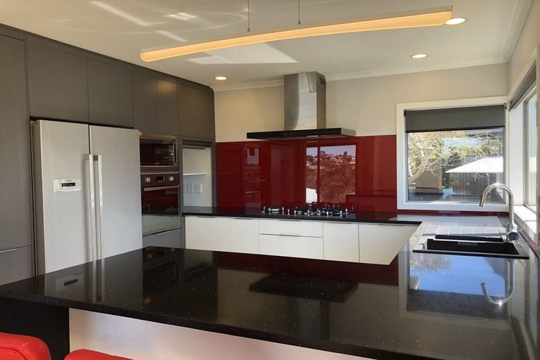 Photo of property in 27 Lagoon Way, West Harbour, Auckland, 0618