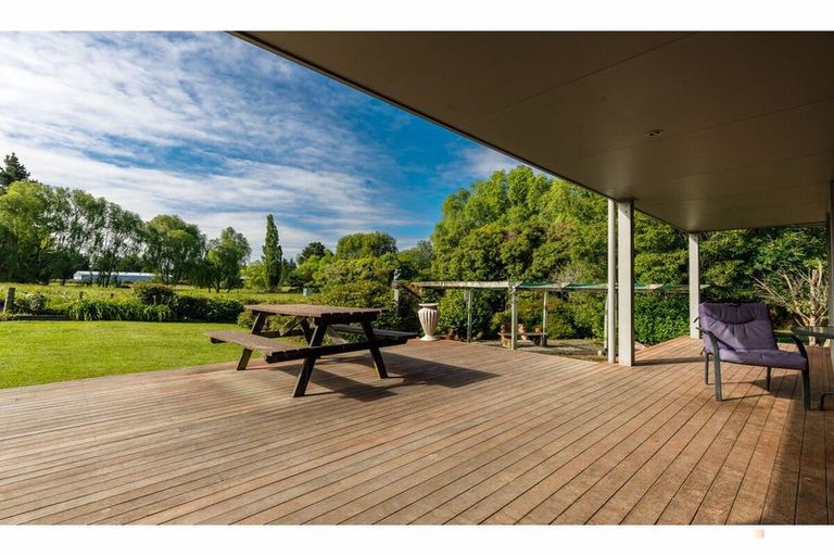 Photo of property in 84 Timaru Road, Waimate, 7924