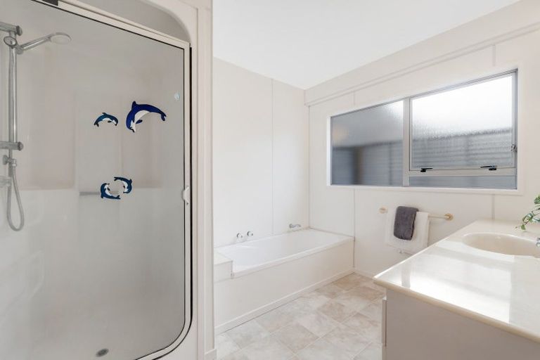 Photo of property in 66 Golfland Drive, Golflands, Auckland, 2013