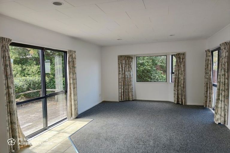 Photo of property in 23 Leiden Place, Totara Vale, Auckland, 0629