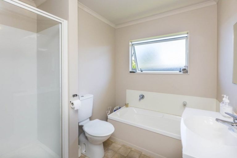 Photo of property in 32a Aniseed Grove, Timberlea, Upper Hutt, 5018