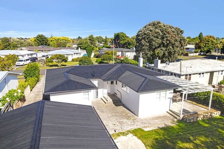 Photo of property in 37 Waterloo Crescent, Hokowhitu, Palmerston North, 4410