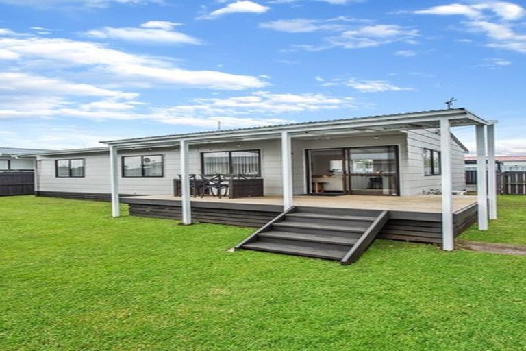 Photo of property in 1/13 Maplesden Drive, Clendon Park, Auckland, 2103