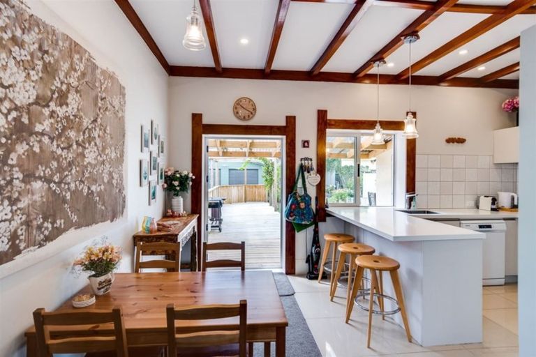 Photo of property in 15 Shamrock Street, Napier South, Napier, 4110