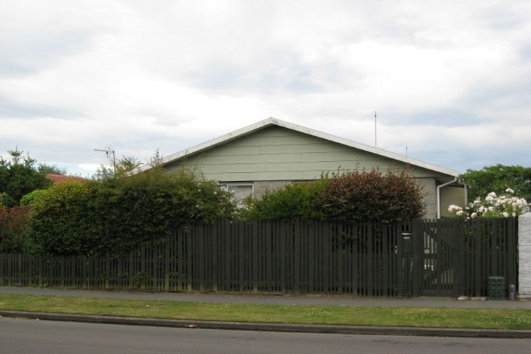 Photo of property in 2/17 Taranui Place, Bromley, Christchurch, 8062