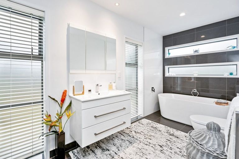 Photo of property in 22 Stace Hopper Drive, One Tree Point, 0118