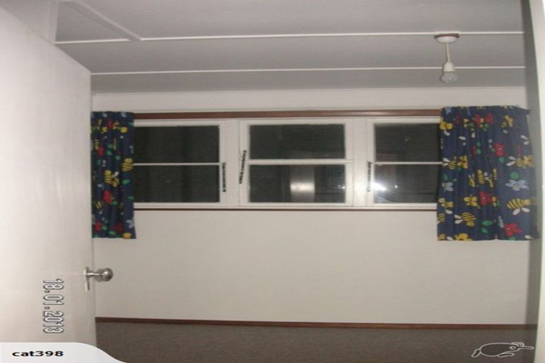 Photo of property in 122 Cambridge Terrace, Fairfield, Lower Hutt, 5011
