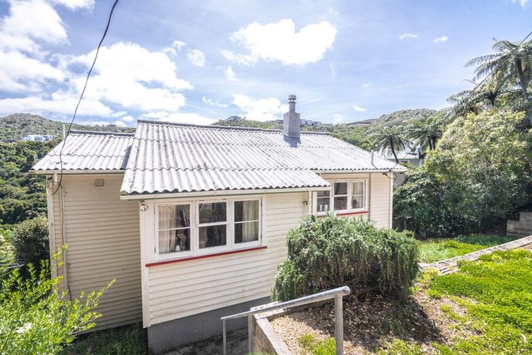 Photo of property in 21 Montgomery Avenue, Karori, Wellington, 6012