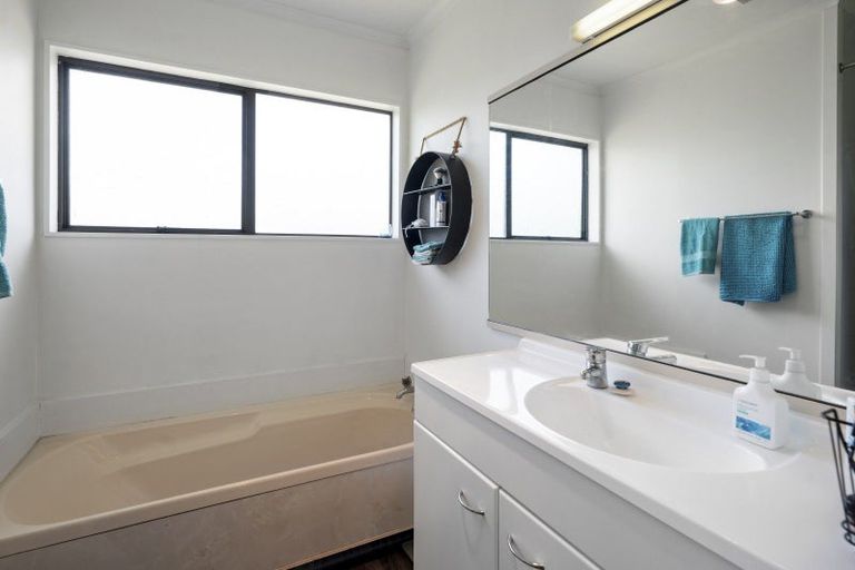 Photo of property in 29 Matthew Place, Kawaha Point, Rotorua, 3010