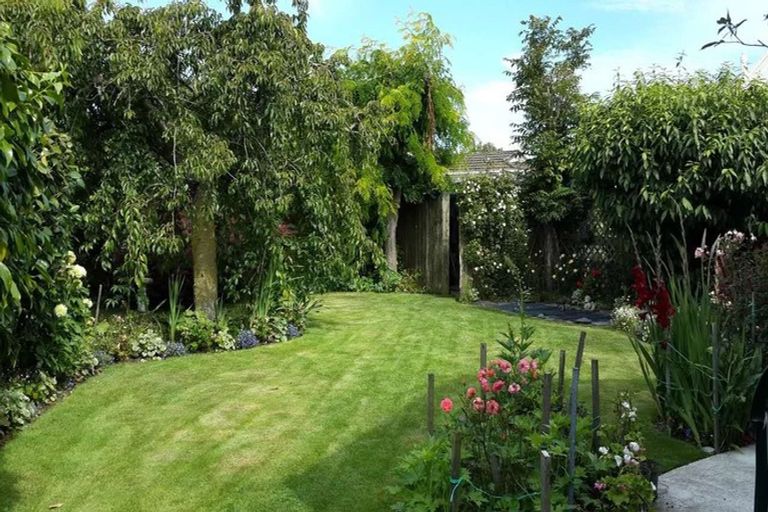 Photo of property in 3 Broadfell Avenue, Avonhead, Christchurch, 8042