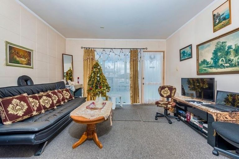Photo of property in 1/38 Edmonton Road, Henderson, Auckland, 0612