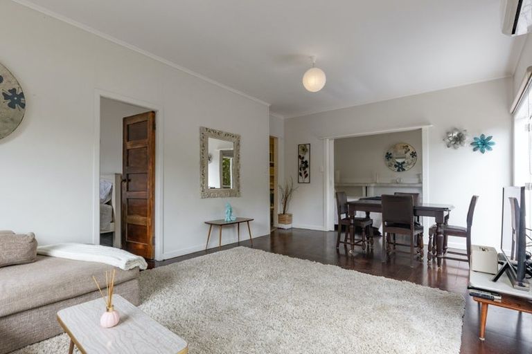 Photo of property in 43 Garden Road, Piha, New Lynn, 0772