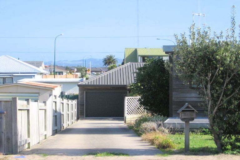 Photo of property in 18b Karewa Parade, Papamoa Beach, Papamoa, 3118