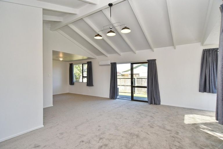 Photo of property in 44 Kowhai Avenue, Rangiora, 7400