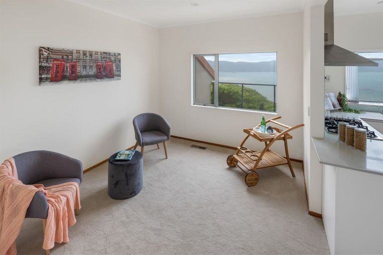 Photo of property in 22 Bennett Grove, Newlands, Wellington, 6037