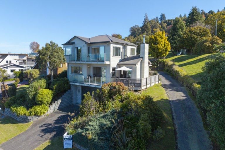 Photo of property in 10 Wakeman Road, Acacia Bay, Taupo, 3330