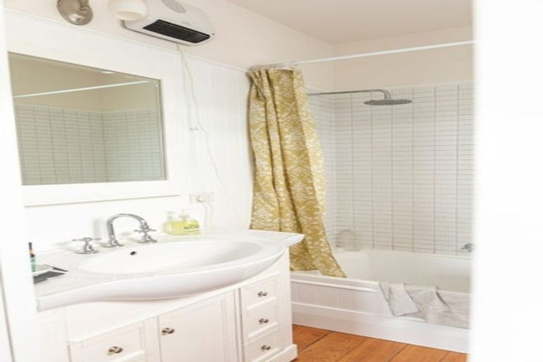 Photo of property in 39 Ngataringa Road, Devonport, Auckland, 0624