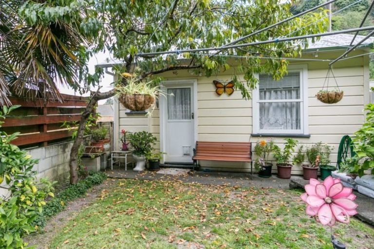 Photo of property in 17 Chaucer Road, Hospital Hill, Napier, 4110