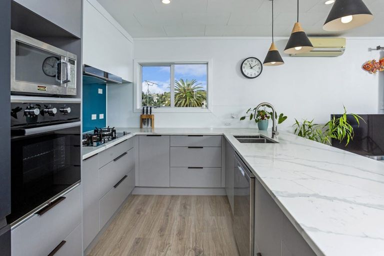 Photo of property in 1/10 Corric Hill, Torbay, Auckland, 0630