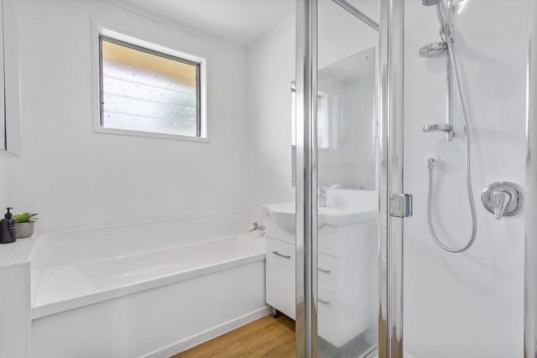 Photo of property in 1/15 Poinsettia Place, Henderson, Auckland, 0610