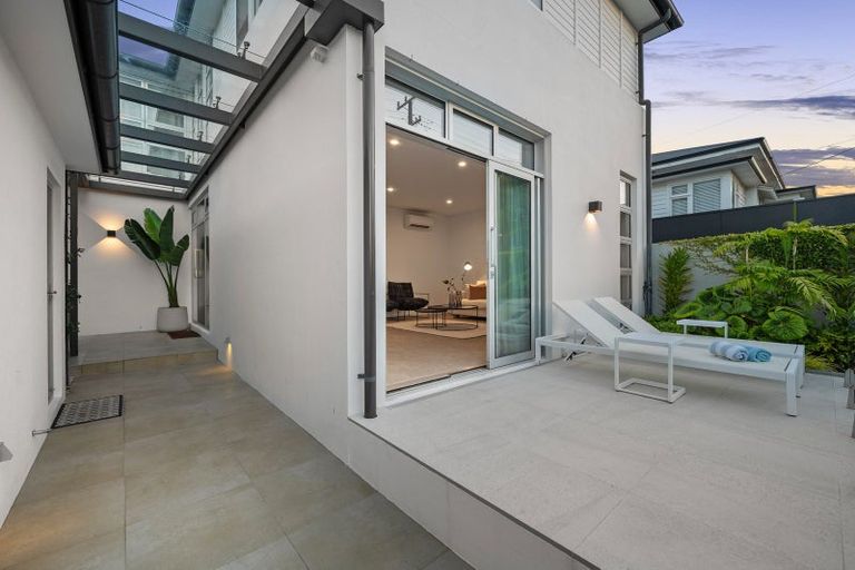 Photo of property in 8 Sylvan Park Avenue, Milford, Auckland, 0620