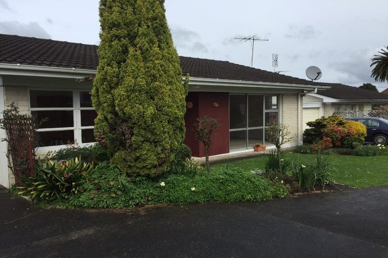 Photo of property in 2/66 Great South Road, Papakura, 2110