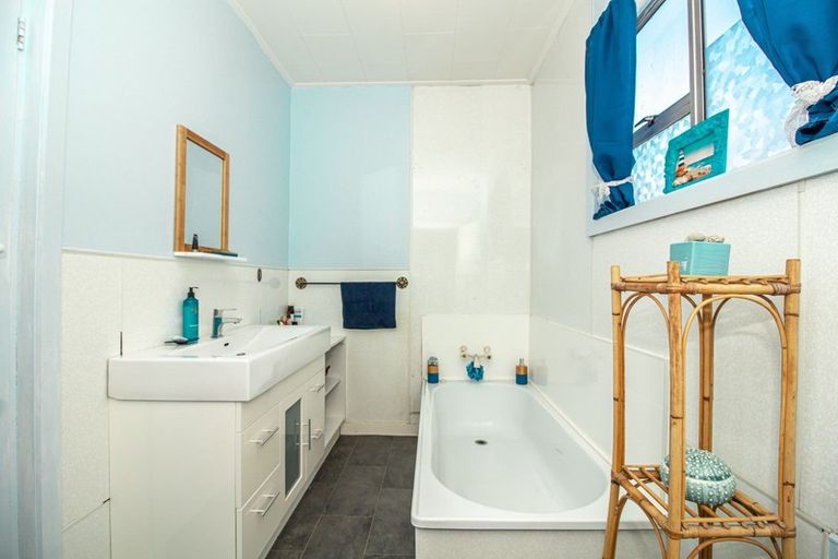 Photo of property in 30 Derby Street, Westport, 7825