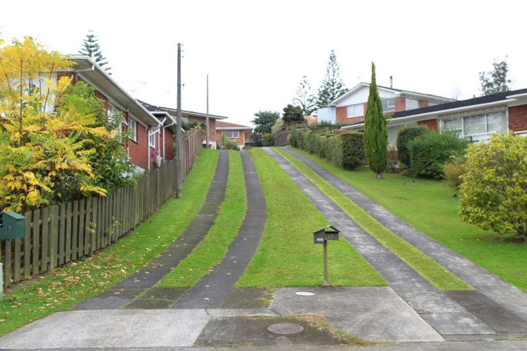 Photo of property in 17 Liston Crescent, Cockle Bay, Auckland, 2014