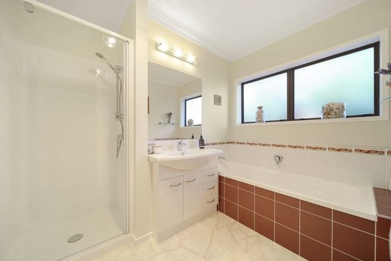 Photo of property in 13 Voltaire Court, Botany Downs, Auckland, 2010