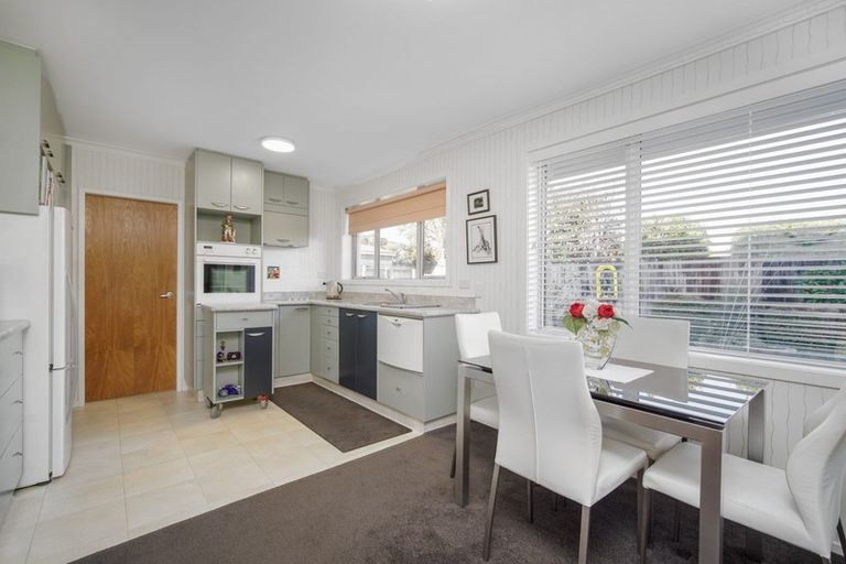 Photo of property in 2/17 Molesworth Place, Somerfield, Christchurch, 8024